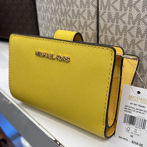 Michael Kors Medium Crossgrain Leather Wallet
COLOR GOLDEN YELLOW
NWT - Picture 14 of 16